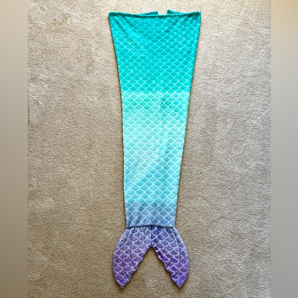 Pillowfort | Mermaid Tail Blanket